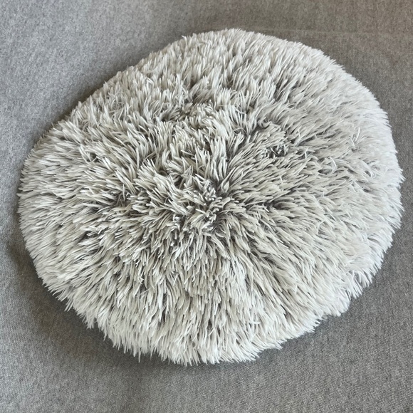 Plush Faux-Fur Round Cushion - Picture 8 of 10